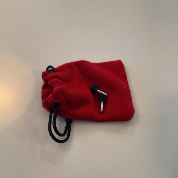 Christian Louboutin Patent Leather peep toe pump. Size 39.5/9.5 - Picture 4 of 7